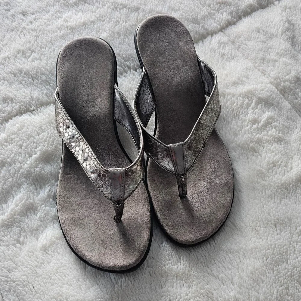 Aerosoles Silver Wedge Thong Sandals Size 9.5